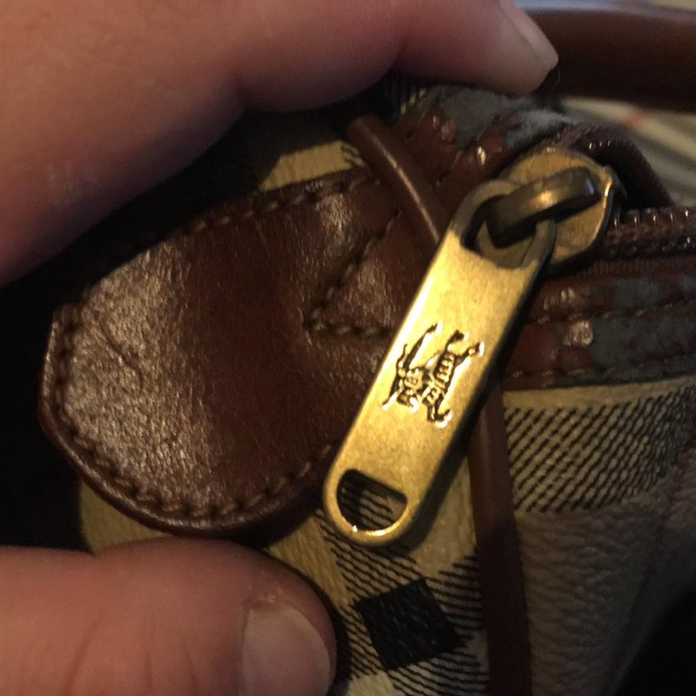 Burberry purse - Picture 11 of 14